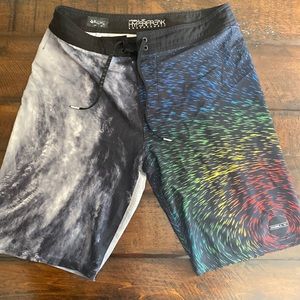 Quicksilver mens board shorts size 30